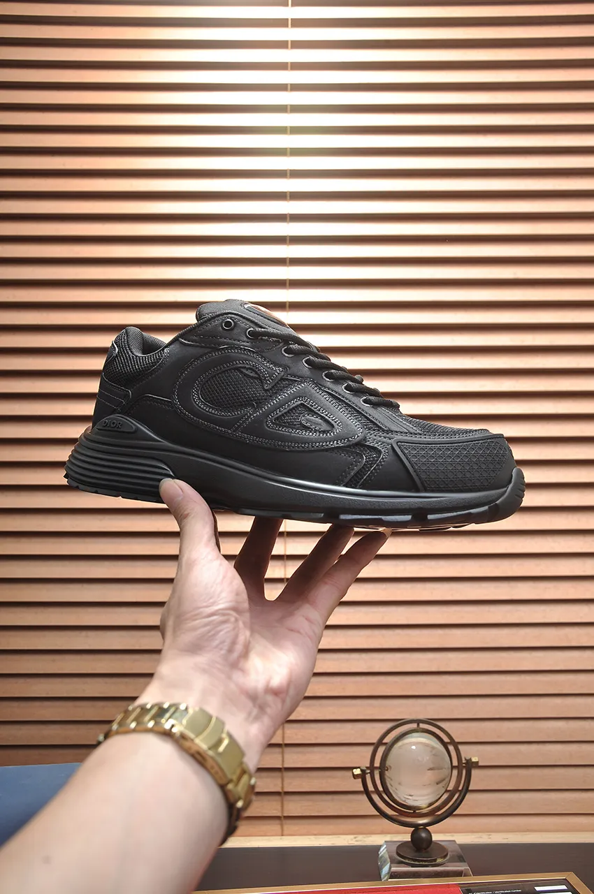 Men's men's shoes 💰: 540💶 (top original order) Brand: Dior (Dior) Standard code: Men's code 38-44 (45 customized) Grade: Same style as the official website Material: Top original cowhide stitched together Original wear-resistant and lightweight outsole Style category: Fashionable casual shoes Distinguished luxury brand elements top luxury Color: Real picture color